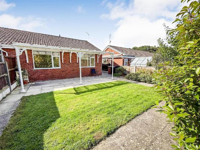 2 bedroom detached bungalow for sale