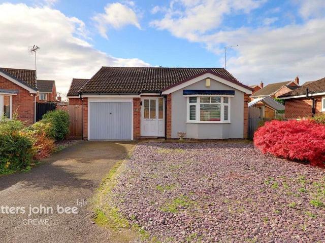 2 bedroom detached bungalow for sale