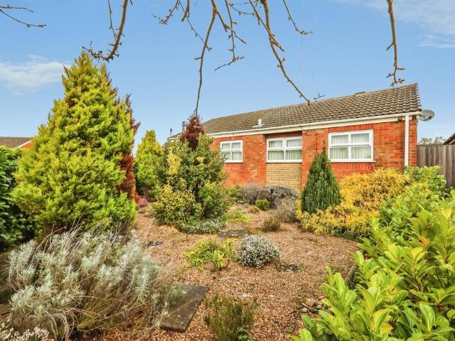 2 bedroom detached bungalow for sale
