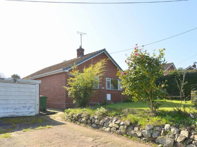 2 bedroom detached bungalow for sale