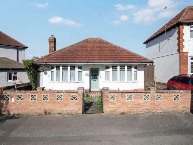 2 bedroom detached bungalow for sale