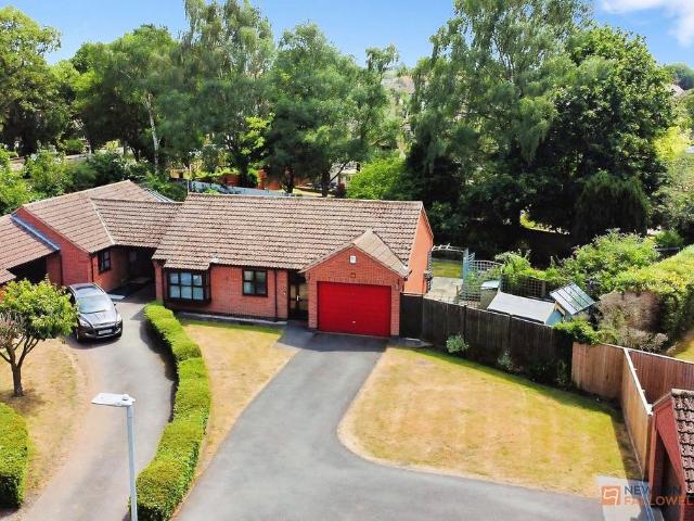 2 bedroom detached bungalow for sale