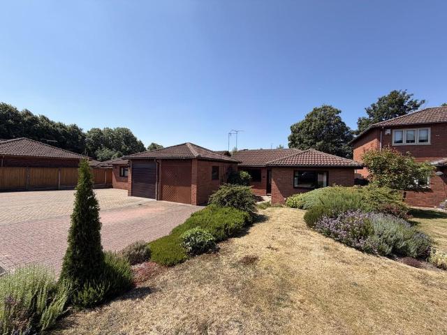 2 bedroom detached bungalow for sale
