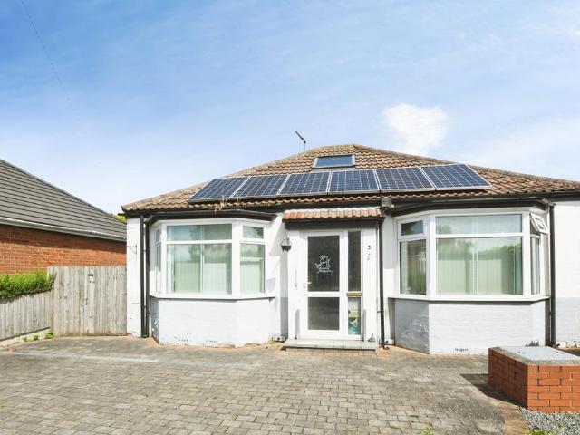 2 bedroom detached bungalow for sale