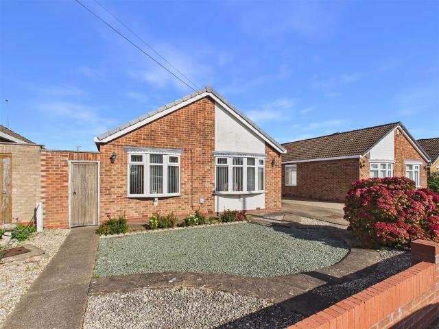 2 bedroom detached bungalow for sale