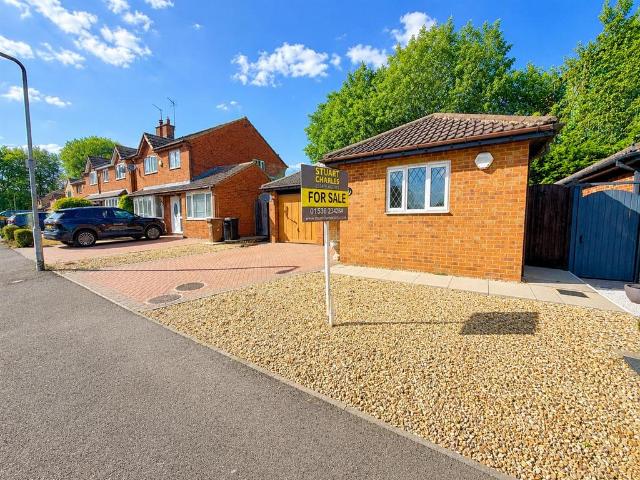 2 bedroom detached bungalow for sale