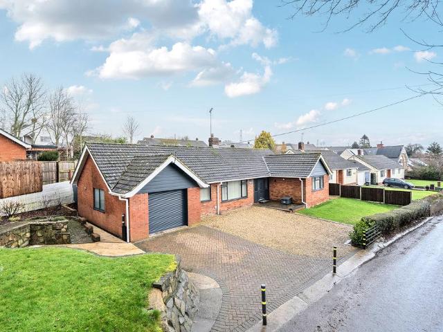 2 bedroom detached bungalow for sale
