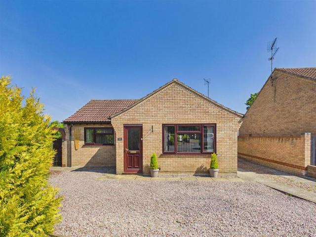 2 bedroom detached bungalow for sale