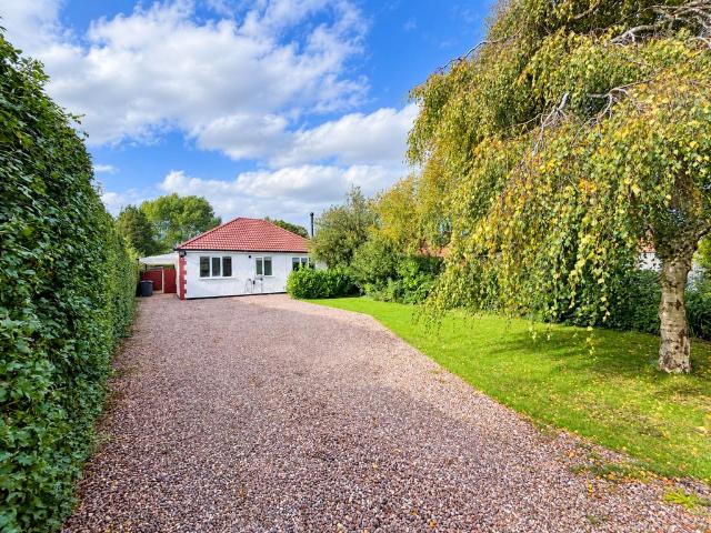 2 bedroom detached bungalow for sale