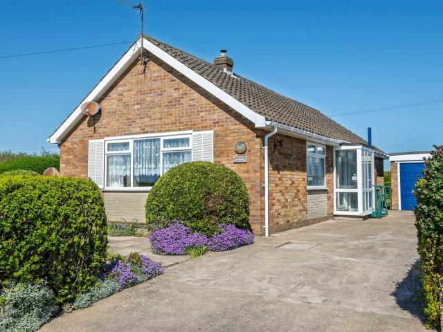 2 bedroom detached bungalow for sale