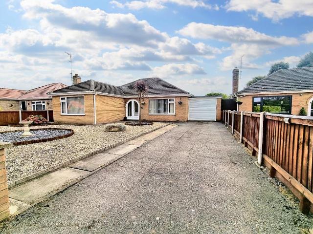 2 bedroom detached bungalow for sale
