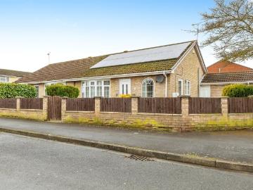2 bedroom detached bungalow for sale