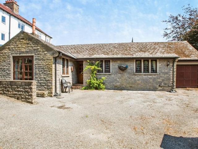 2 bedroom detached bungalow for sale