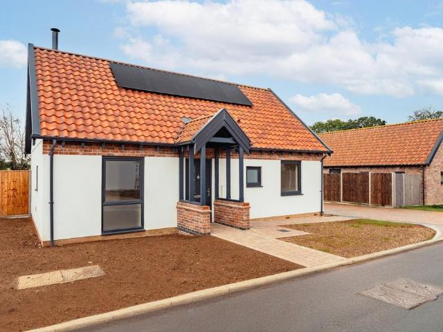 2 bedroom detached bungalow for sale