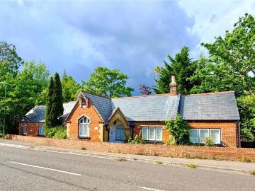 2 bedroom detached bungalow for sale