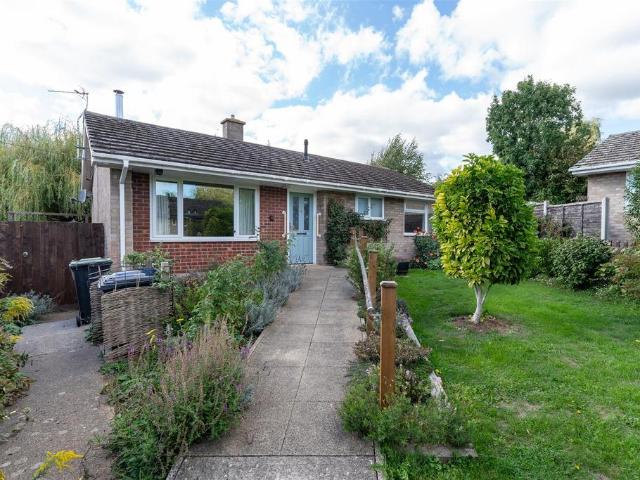 2 bedroom detached bungalow for sale
