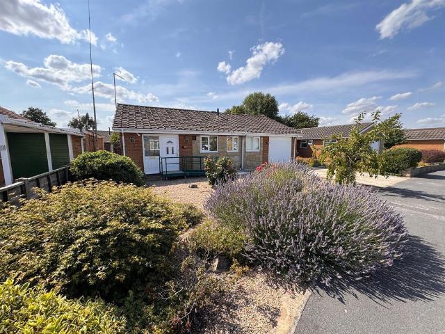 2 bedroom detached bungalow for sale
