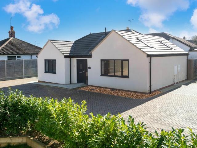 2 bedroom detached bungalow for sale