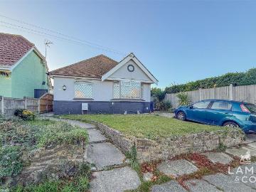 2 bedroom detached bungalow for sale