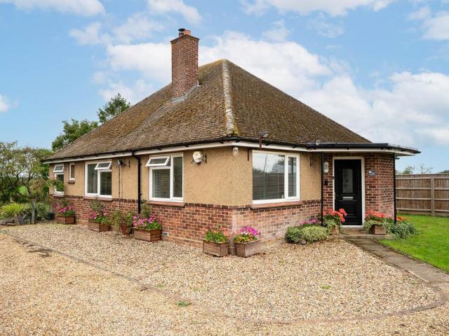 2 bedroom detached bungalow for sale