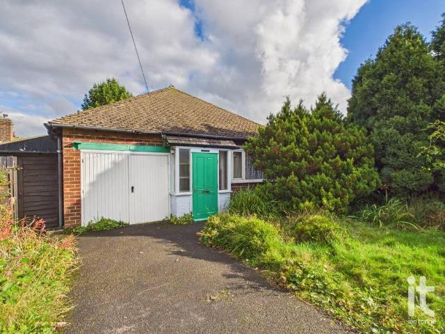 2 bedroom detached bungalow for sale