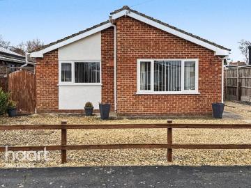 2 bedroom detached bungalow for sale