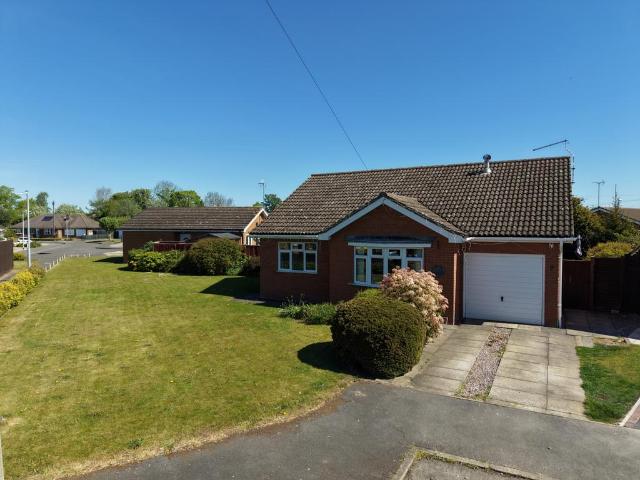 2 bedroom detached bungalow for sale