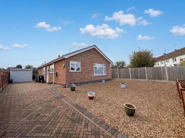 2 bedroom detached bungalow for sale