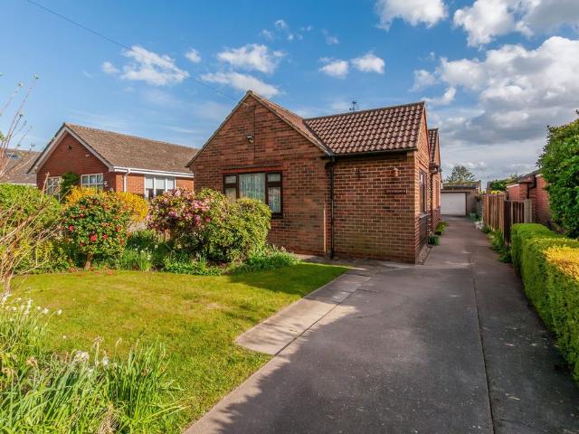 2 bedroom detached bungalow for sale
