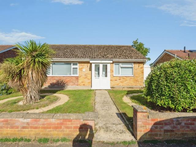 2 bedroom detached bungalow for sale