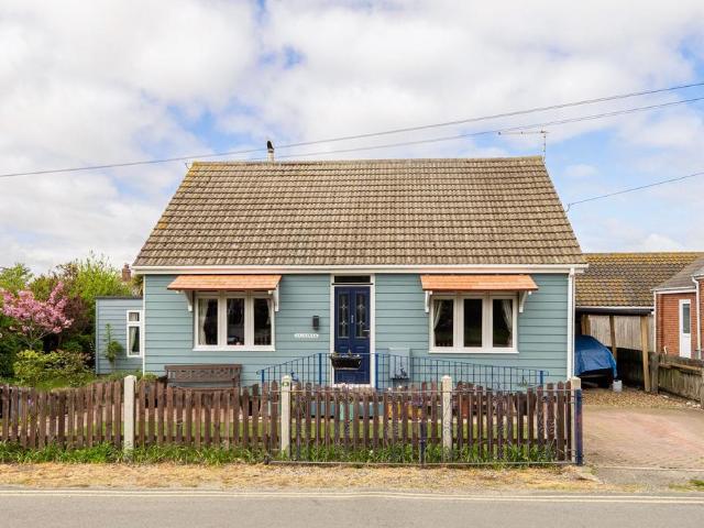 2 bedroom detached bungalow for sale