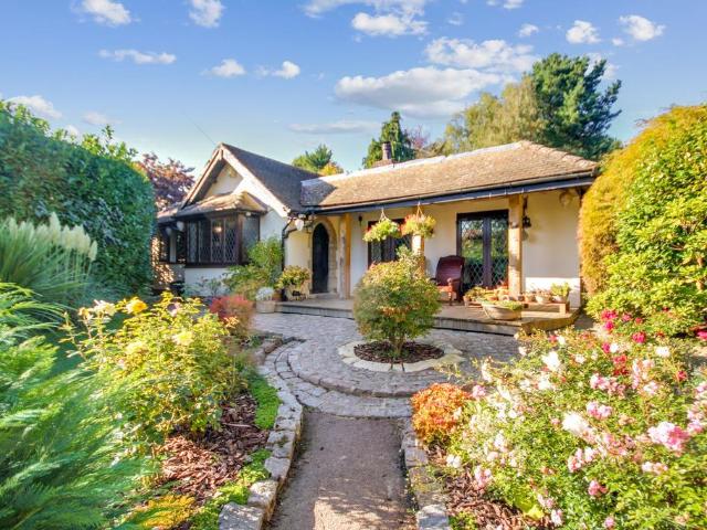 2 bedroom detached bungalow for sale