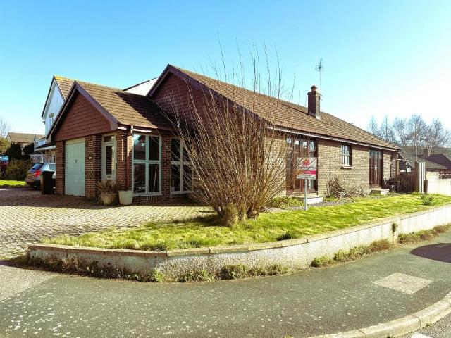 2 bedroom detached bungalow for sale