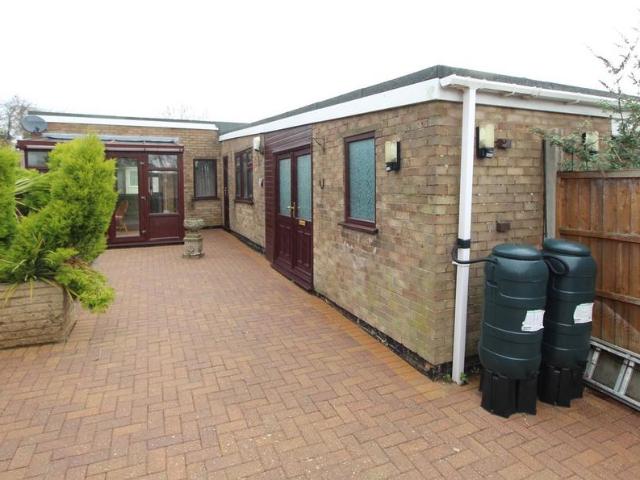 2 bedroom detached bungalow for sale