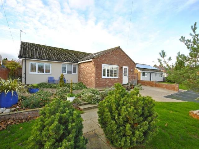 2 bedroom detached bungalow for sale