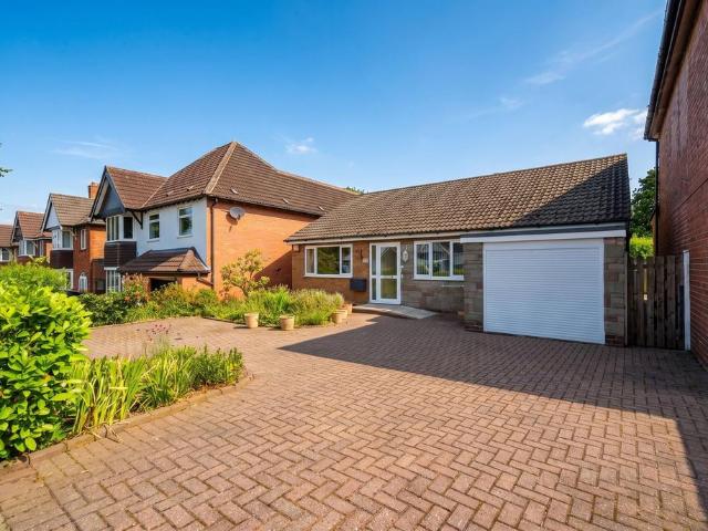 2 bedroom detached bungalow for sale