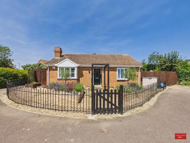 2 bedroom detached bungalow for sale