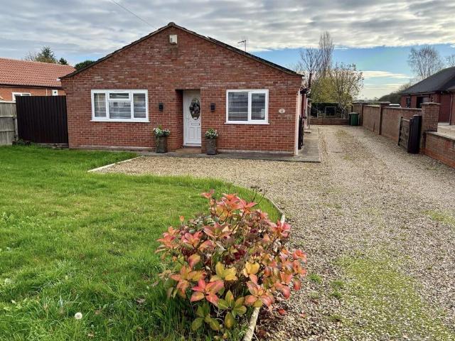2 bedroom detached bungalow for sale