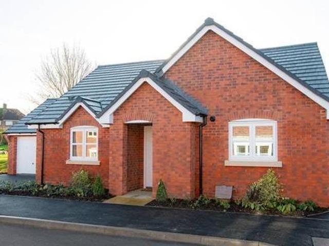 2 bedroom detached bungalow for sale in Waterloo Road BidfordOnAvon Alcester B50
