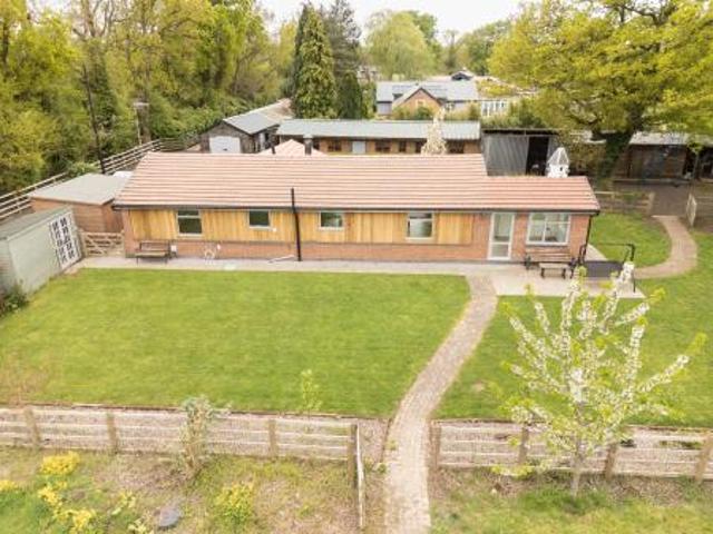 2 bedroom Detached bungalow To Let
