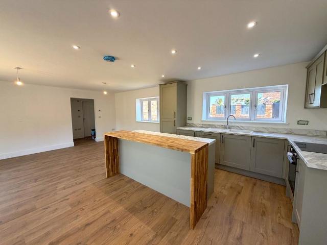 2 bedroom detached bungalow to let