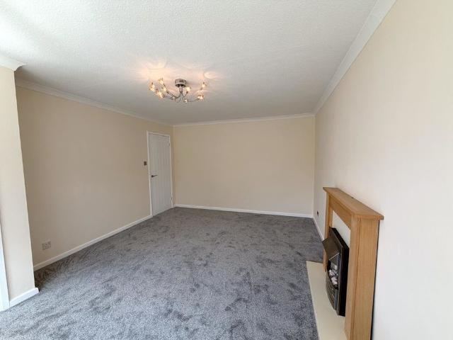 2 bedroom detached bungalow to let