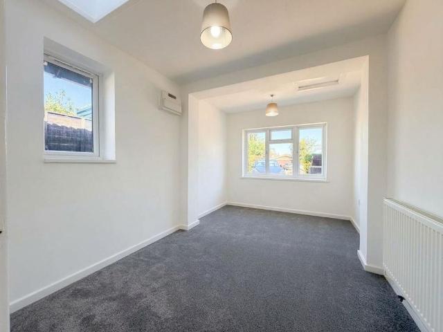 2 bedroom detached bungalow to rent