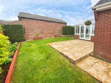 2 bedroom detached bungalow to rent