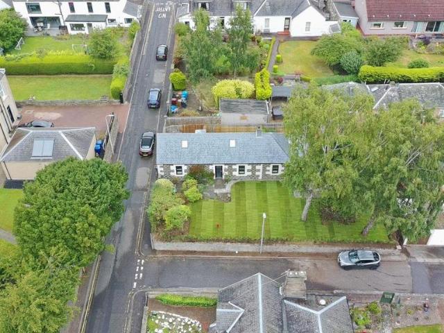 2 bedroom detached bungalow to rent