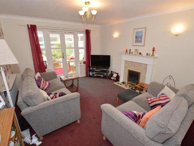 2 bedroom detached bungalow to rent