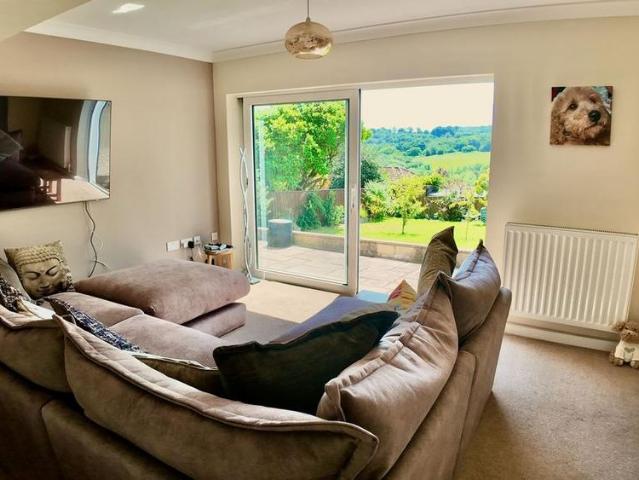 2 bedroom detached bungalow to rent