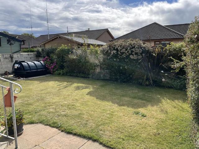 2 bedroom detached bungalow to rent