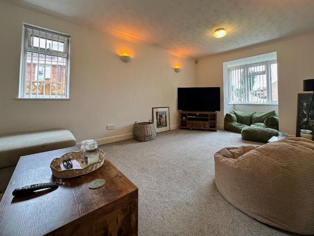 2 bedroom detached bungalow to rent