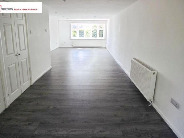 2 bedroom detached bungalow to rent